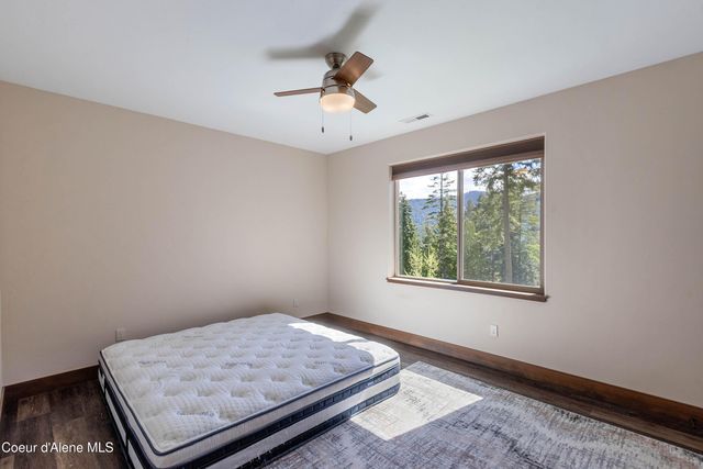 355 Olympic DR, Sandpoint, ID 83864