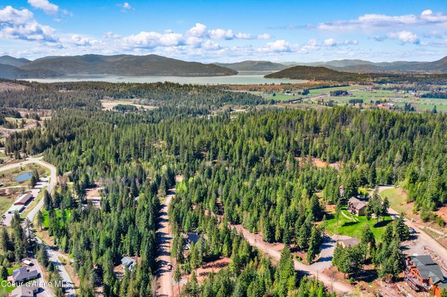 355 Olympic DR, Sandpoint, ID 83864