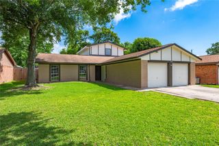 2402 21st Avenue N, Texas City, TX 77590
