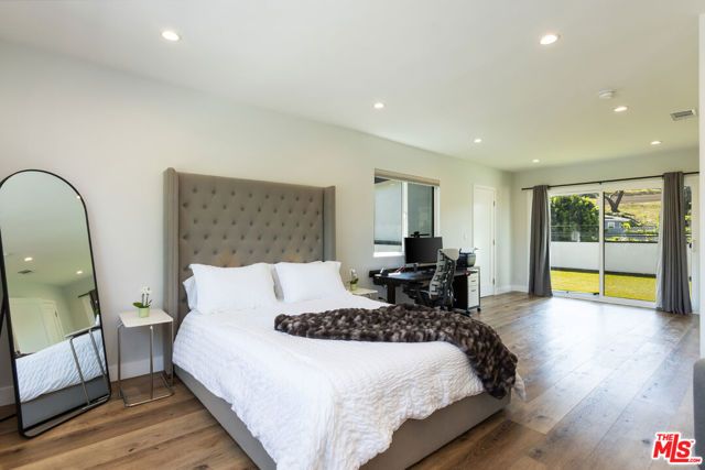 22623 Cavalier Street, Woodland Hills (los Angeles), CA 91364