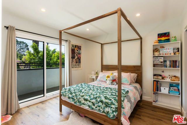 22623 Cavalier Street, Woodland Hills (los Angeles), CA 91364