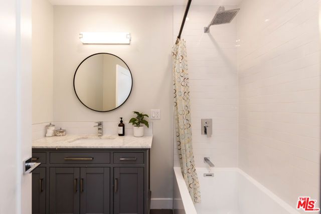 22623 Cavalier Street, Woodland Hills (los Angeles), CA 91364