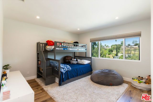 22623 Cavalier Street, Woodland Hills (los Angeles), CA 91364