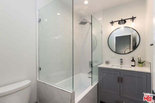 22623 Cavalier Street, Woodland Hills (los Angeles), CA 91364