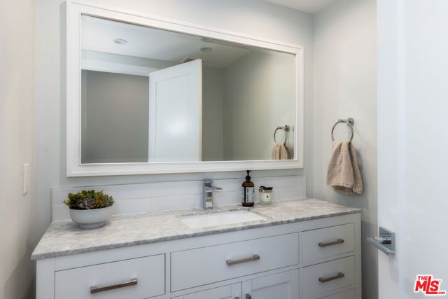 22623 Cavalier Street, Woodland Hills (los Angeles), CA 91364