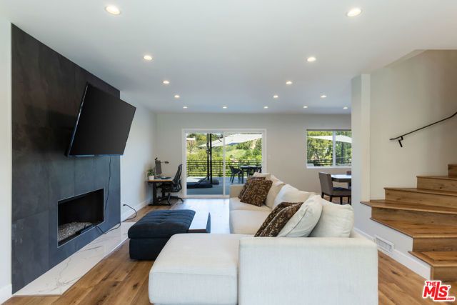 22623 Cavalier Street, Woodland Hills (los Angeles), CA 91364