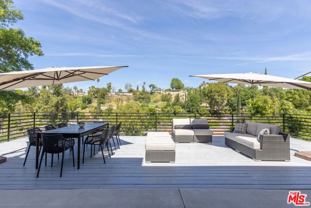 22623 Cavalier Street, Woodland Hills (los Angeles), CA 91364