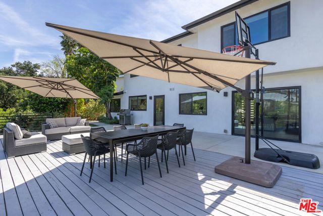 22623 Cavalier Street, Woodland Hills (los Angeles), CA 91364