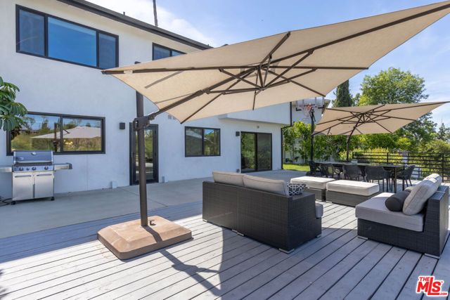 22623 Cavalier Street, Woodland Hills (los Angeles), CA 91364