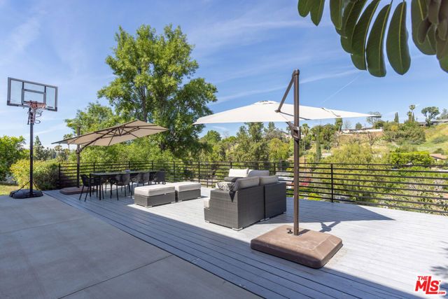 22623 Cavalier Street, Woodland Hills (los Angeles), CA 91364