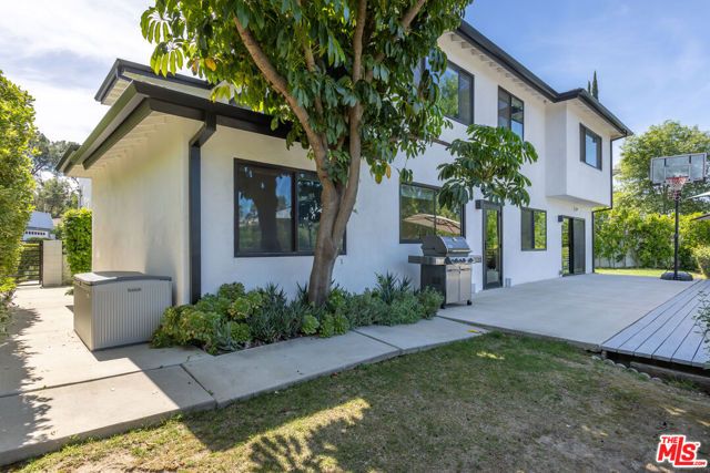 22623 Cavalier Street, Woodland Hills (los Angeles), CA 91364