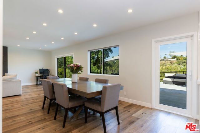 22623 Cavalier Street, Woodland Hills (los Angeles), CA 91364