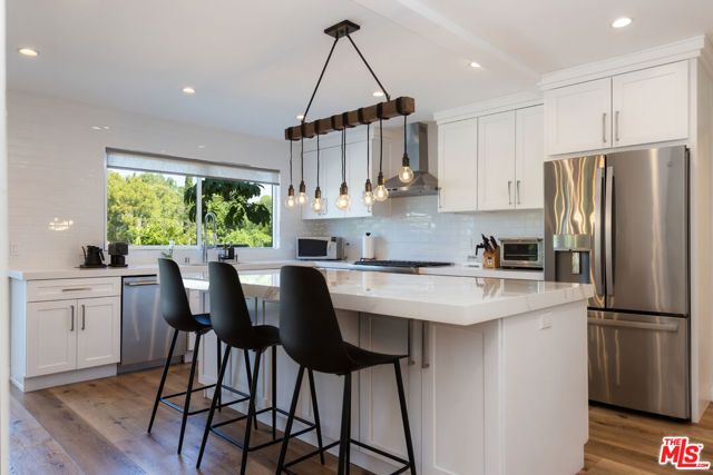 22623 Cavalier Street, Woodland Hills (los Angeles), CA 91364