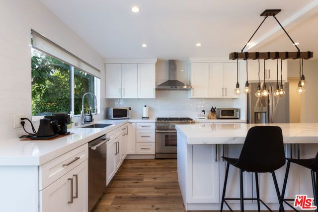 22623 Cavalier Street, Woodland Hills (los Angeles), CA 91364