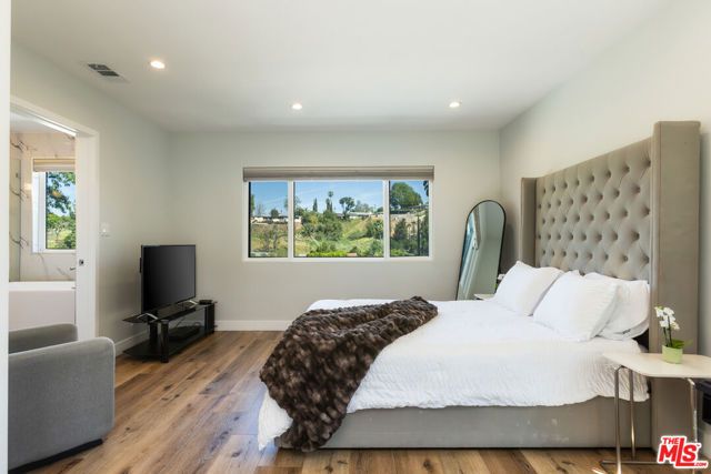 22623 Cavalier Street, Woodland Hills (los Angeles), CA 91364