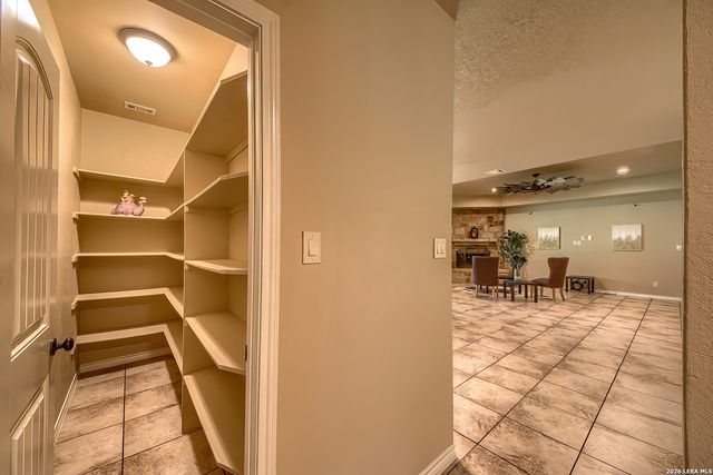 173 CHAMPIONS BLVD, La Vernia, TX 78121
