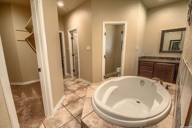 173 CHAMPIONS BLVD, La Vernia, TX 78121