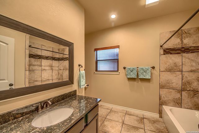 173 CHAMPIONS BLVD, La Vernia, TX 78121
