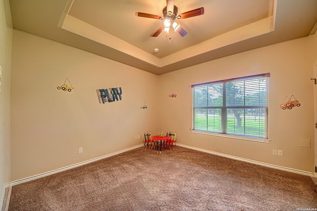 173 CHAMPIONS BLVD, La Vernia, TX 78121