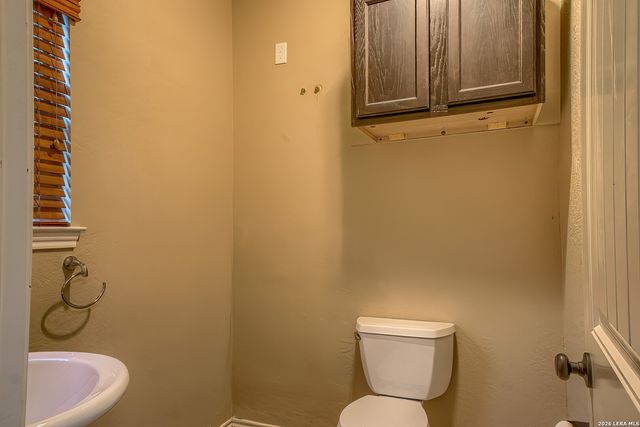 173 CHAMPIONS BLVD, La Vernia, TX 78121