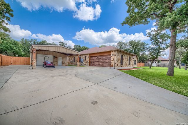 173 CHAMPIONS BLVD, La Vernia, TX 78121