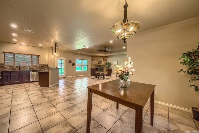 173 CHAMPIONS BLVD, La Vernia, TX 78121