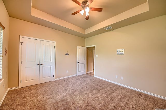 173 CHAMPIONS BLVD, La Vernia, TX 78121