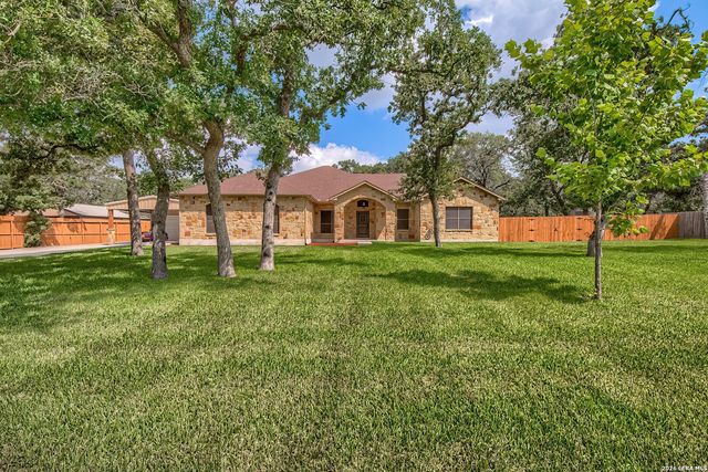 173 CHAMPIONS BLVD, La Vernia, TX 78121