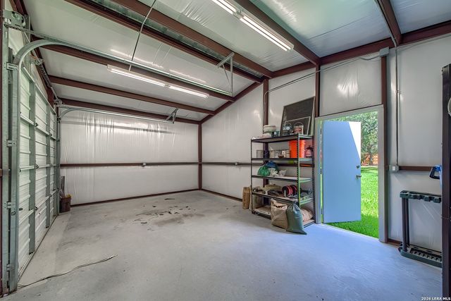 173 CHAMPIONS BLVD, La Vernia, TX 78121