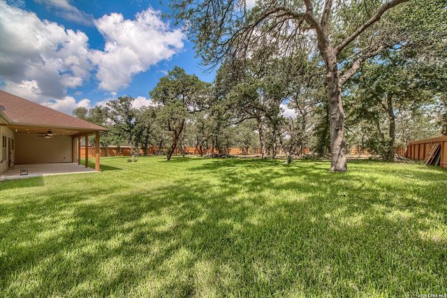 173 CHAMPIONS BLVD, La Vernia, TX 78121