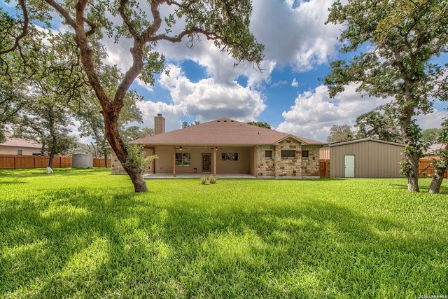 173 CHAMPIONS BLVD, La Vernia, TX 78121