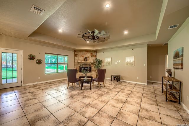 173 CHAMPIONS BLVD, La Vernia, TX 78121