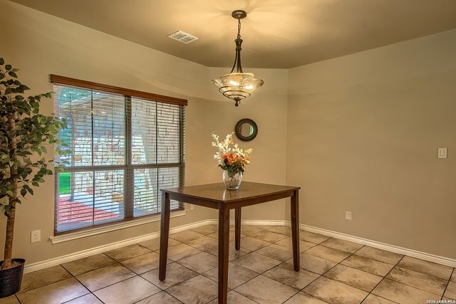 173 CHAMPIONS BLVD, La Vernia, TX 78121