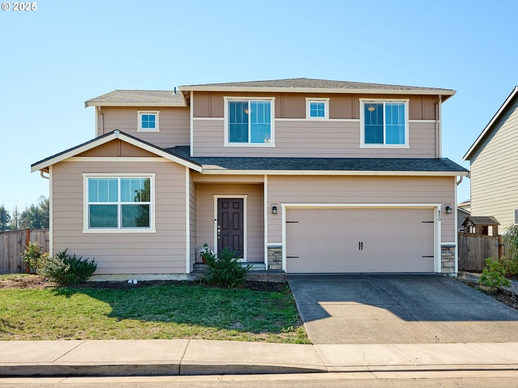 850 N VALLEY Dr, Molalla, OR 97038