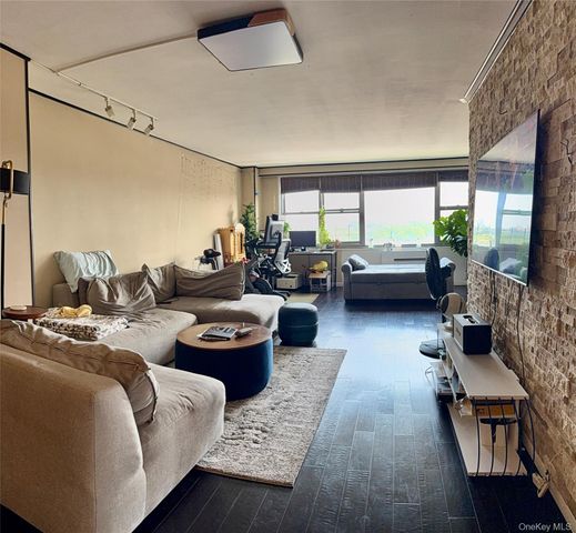 61-20 Grand Central Parkway B 1103, Forest Hills, NY 11375
