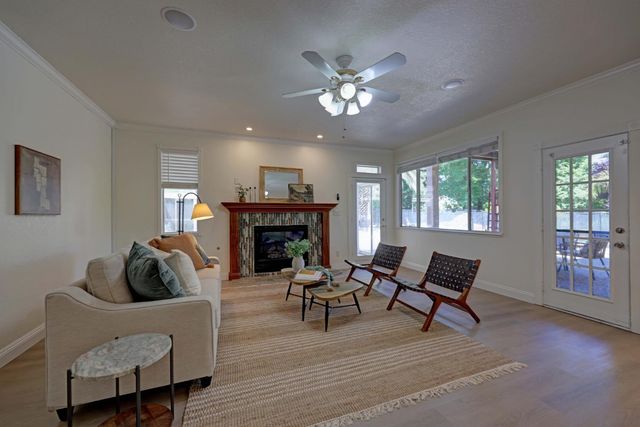 108 Lowney Ct, Folsom, CA 95630