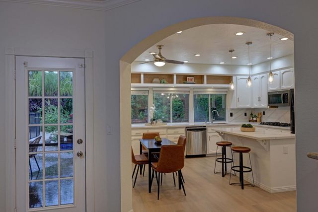108 Lowney Ct, Folsom, CA 95630