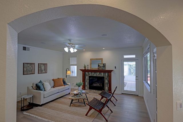 108 Lowney Ct, Folsom, CA 95630