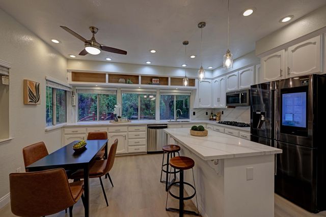 108 Lowney Ct, Folsom, CA 95630