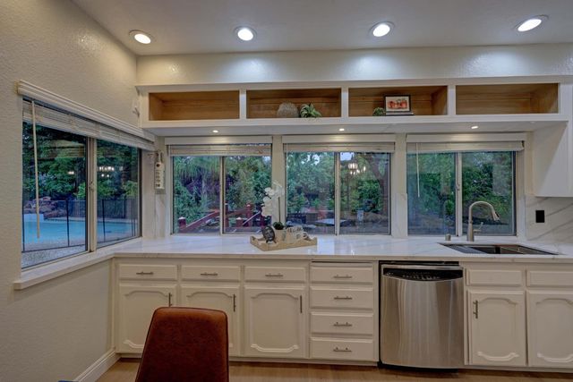 108 Lowney Ct, Folsom, CA 95630