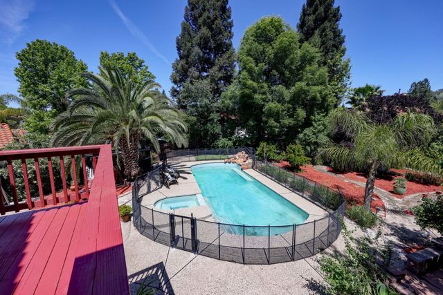 108 Lowney Ct, Folsom, CA 95630