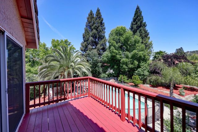 108 Lowney Ct, Folsom, CA 95630