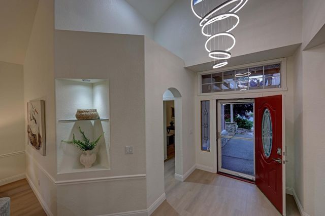108 Lowney Ct, Folsom, CA 95630