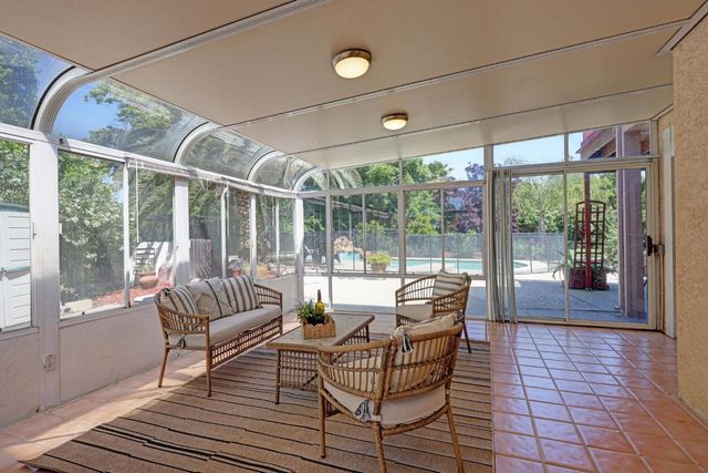 108 Lowney Ct, Folsom, CA 95630