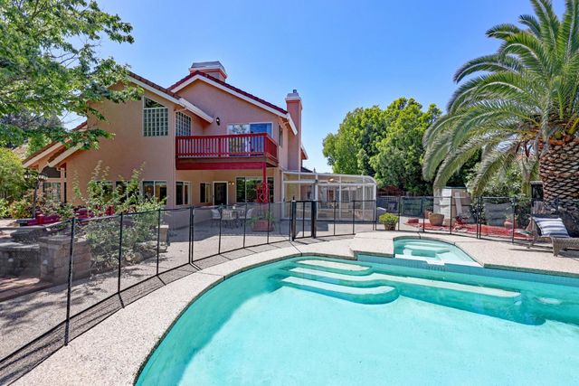 108 Lowney Ct, Folsom, CA 95630
