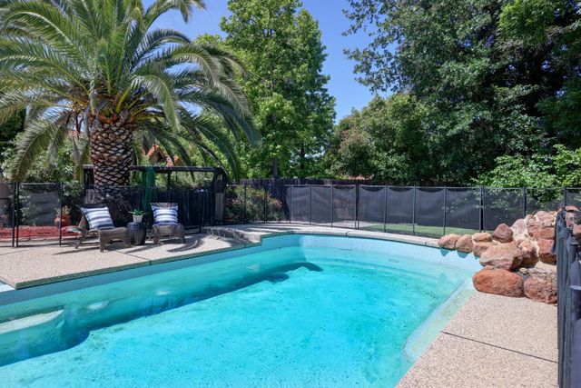 108 Lowney Ct, Folsom, CA 95630