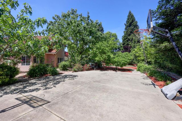 108 Lowney Ct, Folsom, CA 95630