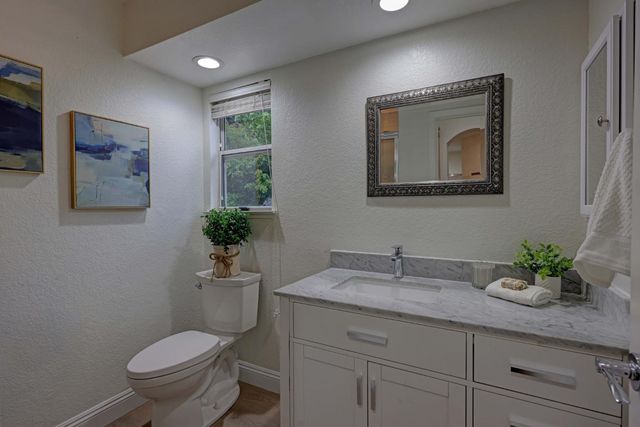 108 Lowney Ct, Folsom, CA 95630