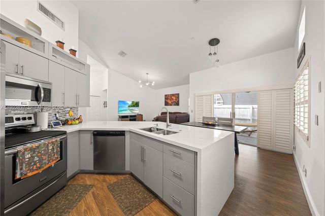 366 Bedford Ave, Weston, FL 33326