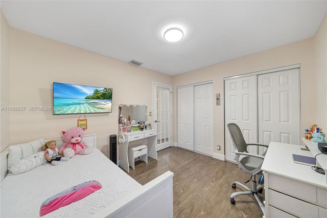 366 Bedford Ave, Weston, FL 33326